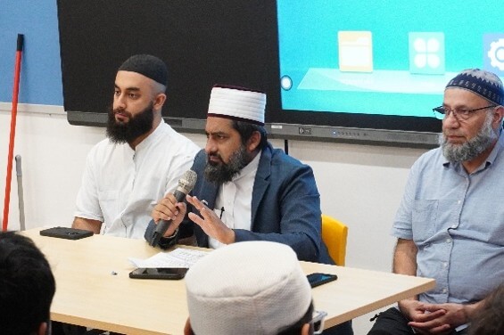 Dr. Mufti Nahvi Ahmed Muhiyadeen Lebbai from Kowloon Masjid presenting